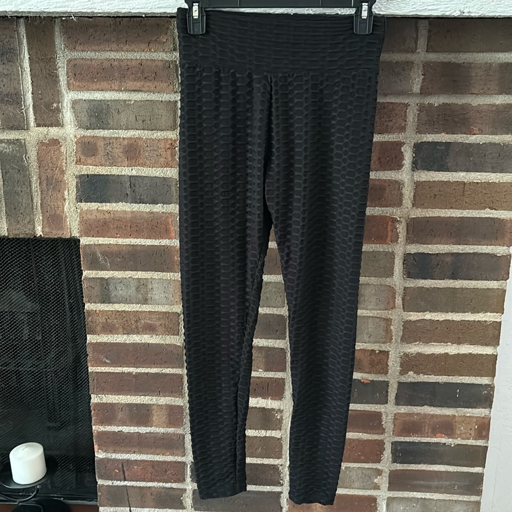 Women’s Butt Lifting Leggings, Medium, Black